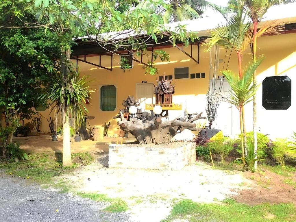 Kanta Hill Resort Nakhon Si Thammarat Bagian luar foto